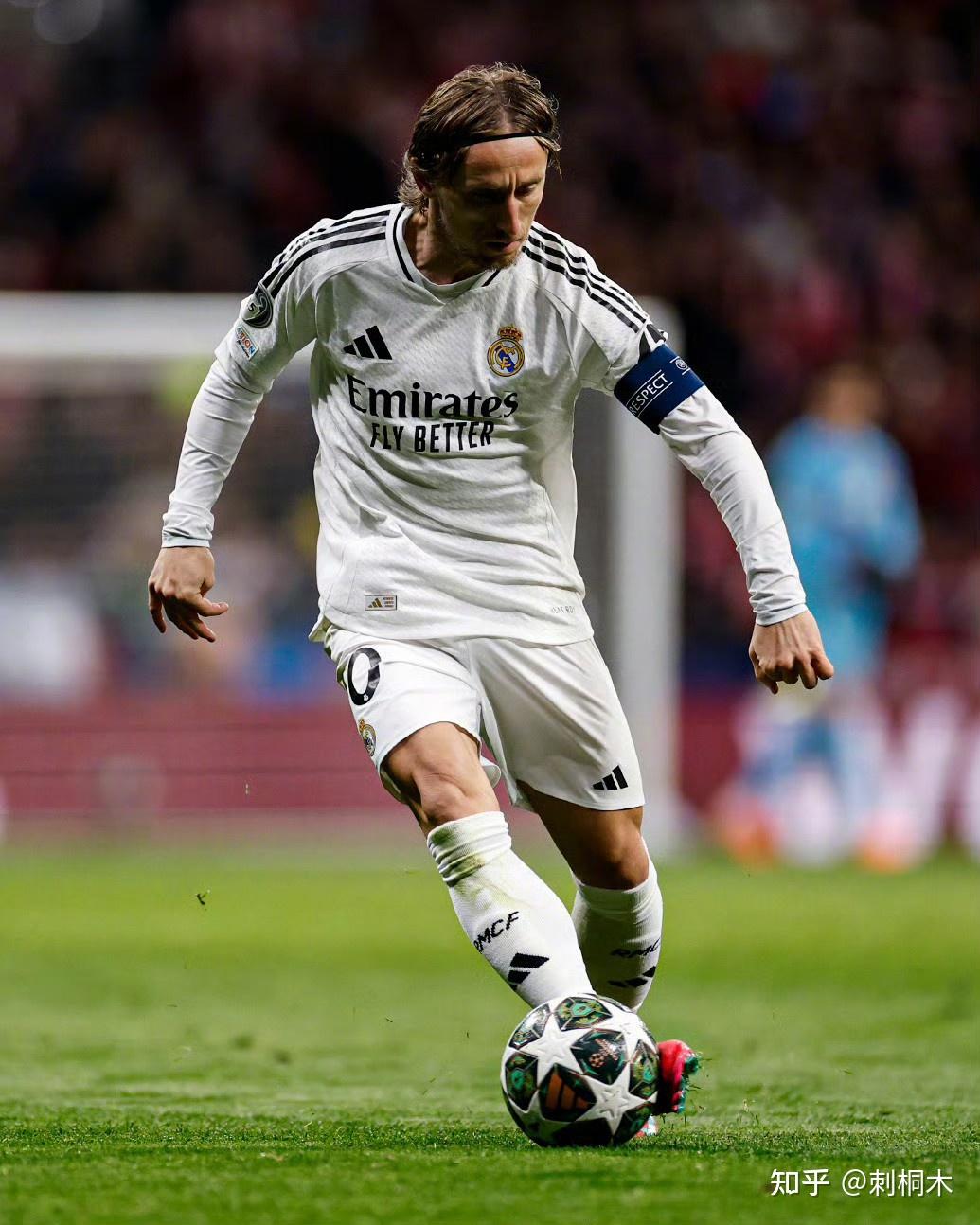 斯基拉：那不勒斯计划通过冬窗买中场，目前看上梅努等5人