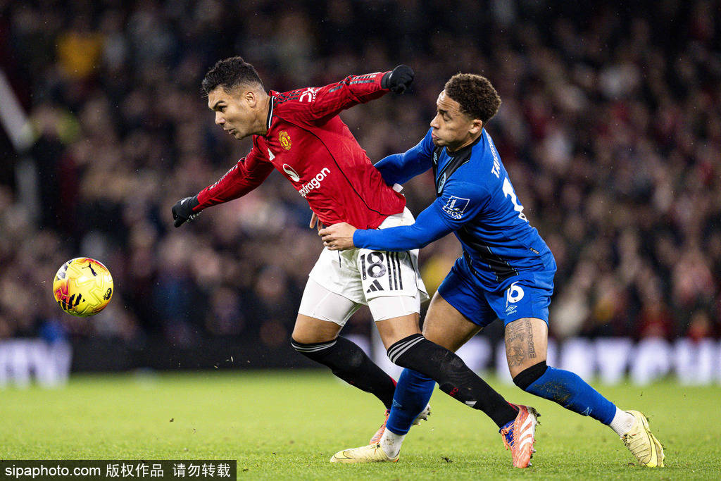 巴甲末轮赛前，内马尔获赠桑托斯生涯150球纪念品