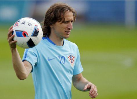 佩杜拉：虽然莫拉塔赛季至今13场0进球，但科莫依然信任他